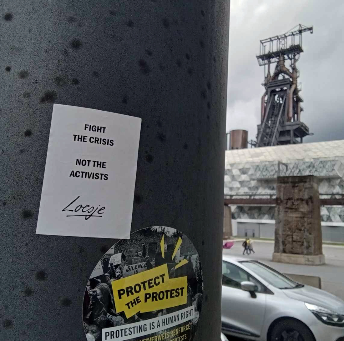 Fight the crisis 
    not the activists

#Loesje 
#activists #activism #protest #fightforgood 
#fightthecrisis #crisis #environnement