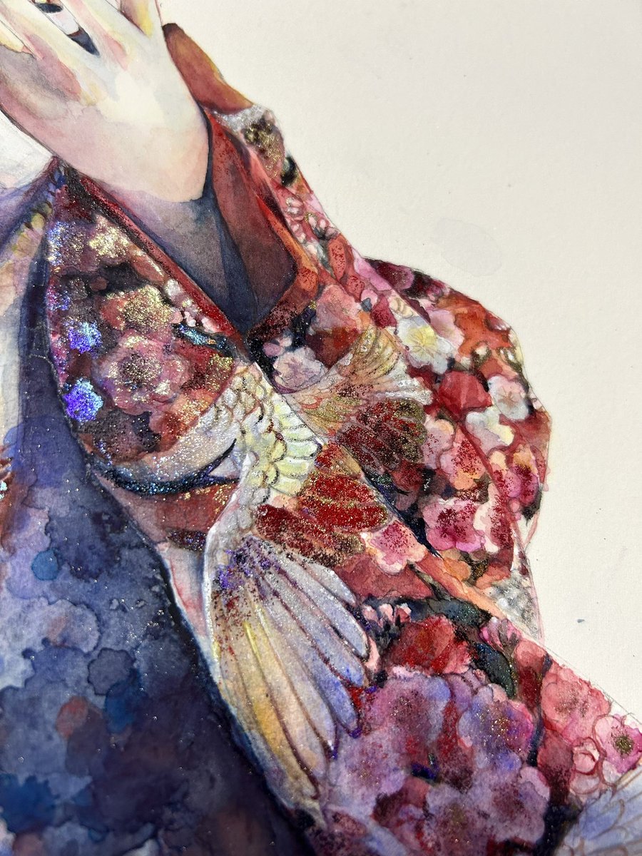 Ayu_Ichinose's tweet image. アナログの好きなところの一つ。
傾けると色が変わるところ。
足したり引いたりしながらもう少し描き込みます。