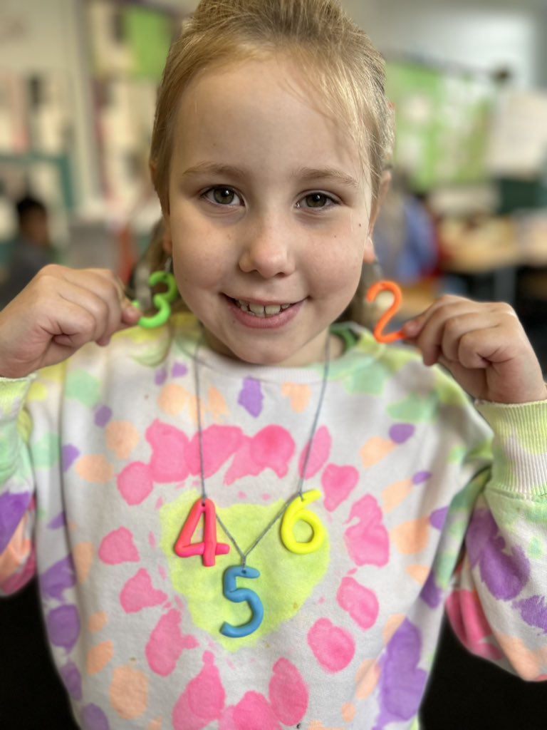 Wow! Look at this creative number jewellery for #MathsWeekScotland! 💎➗✨ A fantastic way to make maths shine! @GlasgowCounts @MathsWeekScot