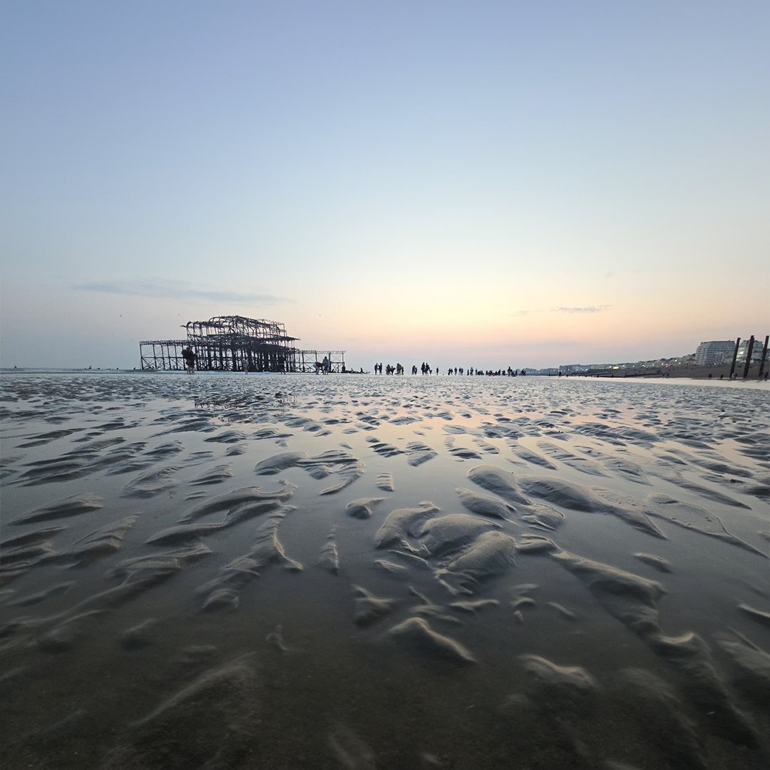 Brighton beach looking stunning last Friday with the tide all the way out! 😍

📷 by Simon Livermore and Brett Mendoza
