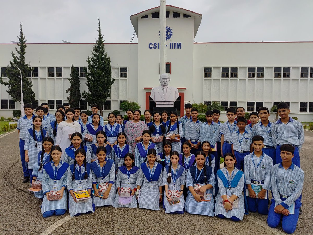 csiriiim's tweet photo. Celebrating the 83rd #FoundationDay of @CSIR_IND! 11 schools from across #Jammu & #Kashmir, including 450 students and teachers, participated in the #StudentsScientistsConnectProgram at #CSIRIIIM. A day of lab visits, experiments, and inspiring scientific interactions! #OpenDay https://t.co/kCmQ5cJjYM