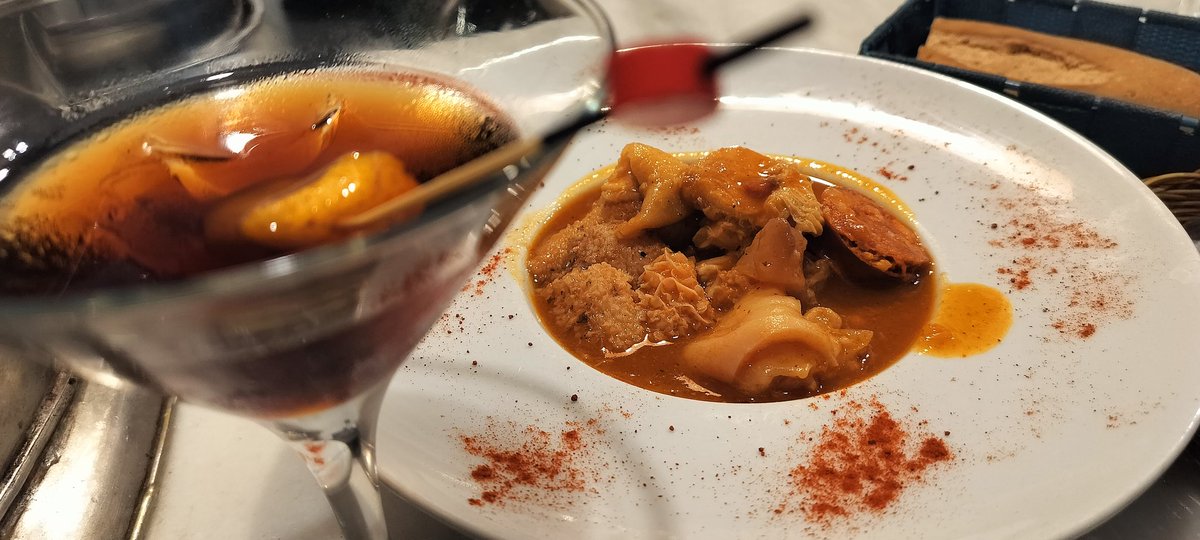 CaminarSin's tweet photo. Siempre apetece tomarse un vermut "Manuela" y unos "Callos a La Madrileña" #singluten #glutenfree en @laconchataberna #PropinaDigital https://t.co/AFHExBqbkp