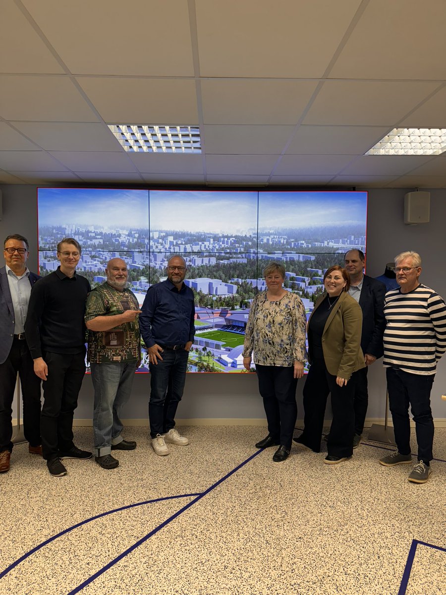 Kokkola-Areenan esittely <a href="/Palloliitto/">Suomen Palloliitto</a>  HatTrick-työryhmälle <a href="/KokkolaKarleby/">Kokkola Karleby</a> <a href="/StinaMattila/">Stina Mattila</a> johdolla👍

Hieno hanke, jota halutaan varmasti tukea!

Ja hei, kuokka on jo maassa👏👏👏

#hattrick
#uefahattrick