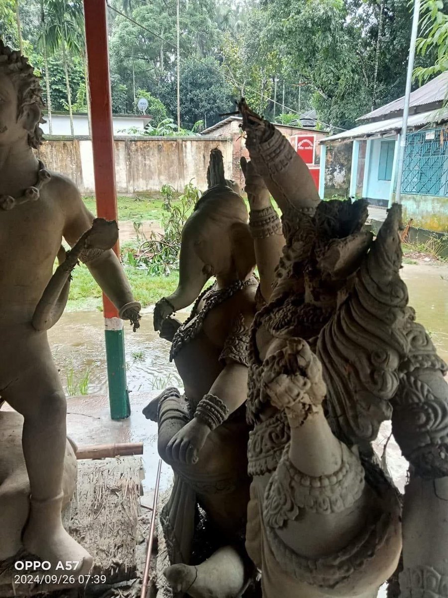 ImranHSarker's tweet photo. Demonstrations against Durga Puja by islamists, continuous attack on hindu people, homes & temples, today again vandalism of durga idols at Gouripur, Mymensingh district; Bangladeshi mullahs are seamlessly doing all this to spread fear & stop biggest durga puja festival in #Bangladesh. So no freedom of religion for Hindu people, right?
https://t.co/JCtSAV1DHc
#BangladeshCrisis #SaveBangladeshiHindus