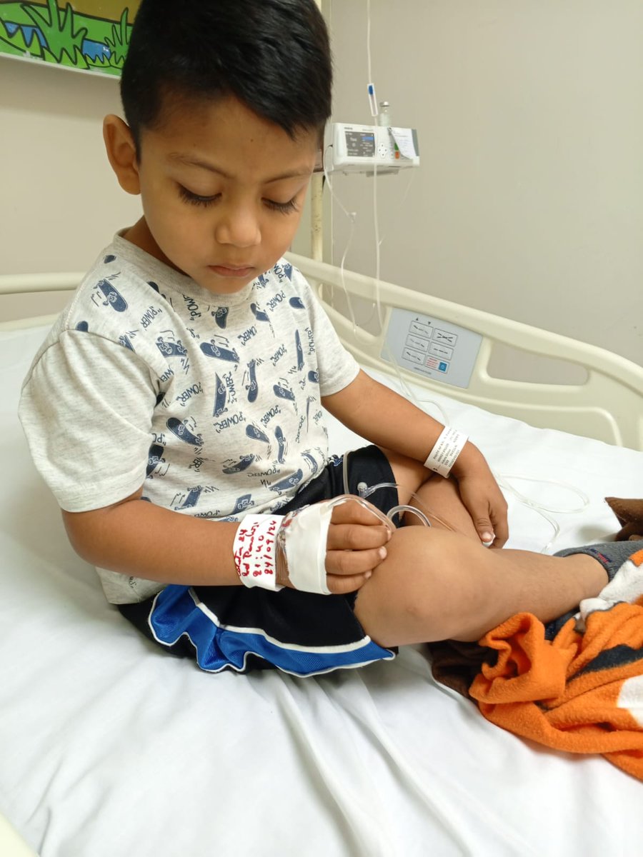 karenisabelM's tweet photo. Luisito es paciente oncólogico, se encuentra en una sala aislada.
Necesitamos:
Jabón líquido PH Lac
Marimer baby 
Pediasure
Crema hidratante para la piel seca de niños
Protector solar Eucerin
Info: 0986765985 
RT🙏♥️
@LFC014 @silvitabuendia @Belliiisima89 @J_Jvnior @la_abogada_ https://t.co/3Mjq2nWZiH