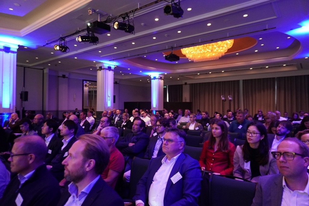 helloheatpumps's tweet image. 🔊 Session 7 of the #HPForum is now LIVE

We&apos;re diving into how heat pumps are revolutionising electrification and transforming the grid, with insights from an expert panel of industry leaders.

More info 👉🏻 hp-forum.eu

#HeatPumps #Electrification #EnergyTransition