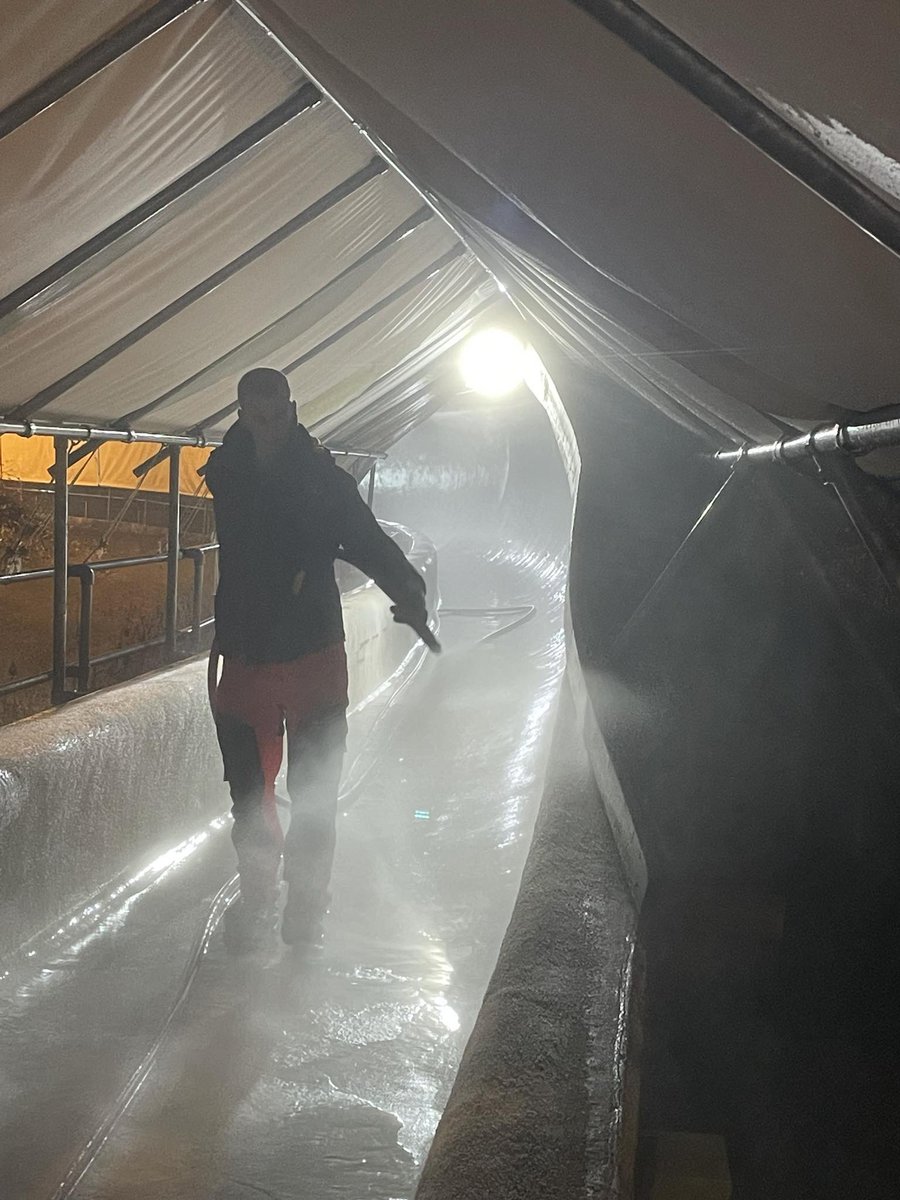 FIL_Luge's tweet image. ✨ During the last nights the Lillehammer Bob and Luge Track got fresh ice! ✨
The ice is looking incredible under the lights! 🌙❄️ Nothing beats the thrill of fresh ice and fast tracks at night!

#FreshIce #LugeLove #LillehammerNights #TrackLife #WinterVibes