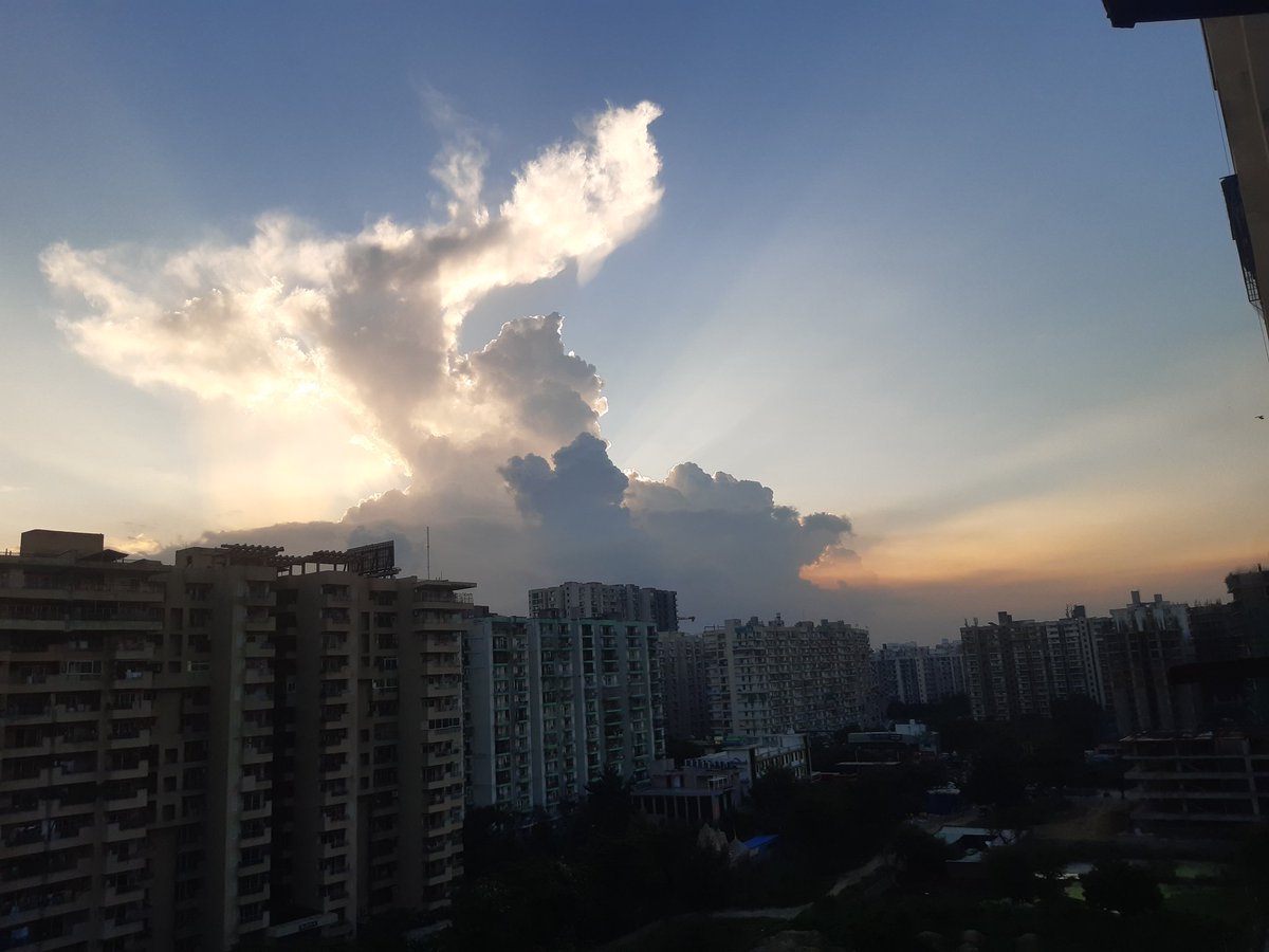 AnaiVerma's tweet photo. लोग तो परिन्दो के उड़ान की बात करते हैं
हम तो आसमान का अभिमान रखते हैं। https://t.co/FXgUIXpA4X