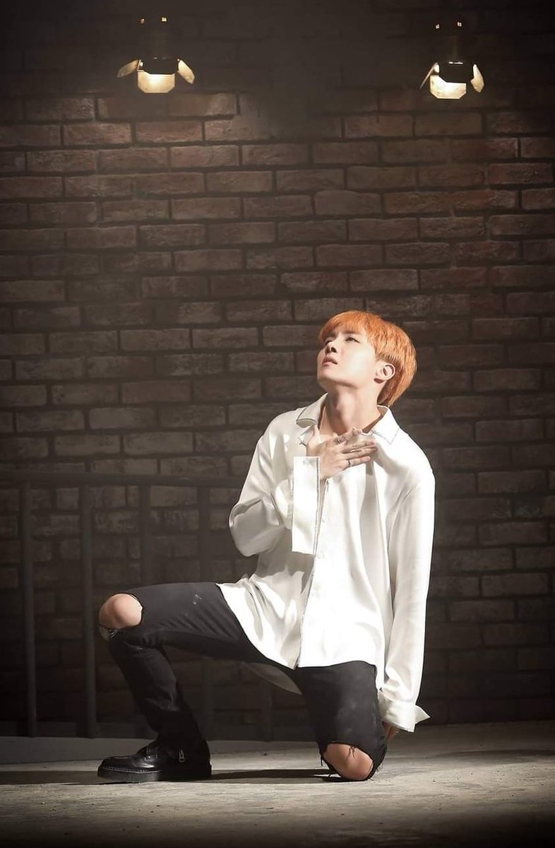 natsu_hope02's tweet photo. BOY MEETS EVIL 
✨8TH ANNIVERSARY✨

#제이홉_BoyMeetsEvil_8주년축하해
#jhope_BME_레전드의시작
#8YearsWithBME
#BME8thAnniversary
DANCE LEGEND J-HOPE https://t.co/ZMGjyL6Cc1