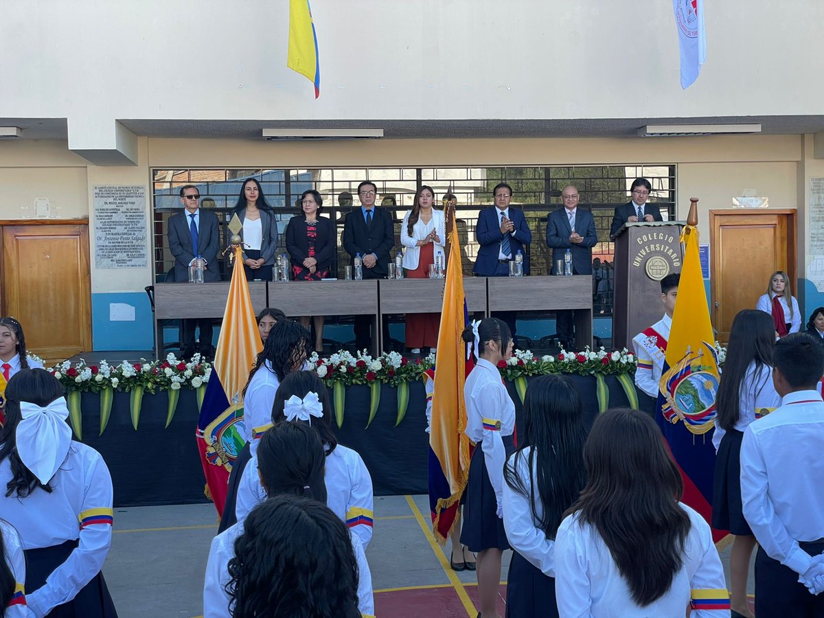 UTN_Ibarra's tweet photo. El Colegio Universitario rinde homenaje a la Bandera Nacional, con la Proclamación de abanderados y escoltas, presidido por las autoridades #UTN, el acto cívico se desarrolla con la toma del juramento a 95 jovenes imbabureños que se forman en nuestras aulas. https://t.co/0BXKJWkXpy