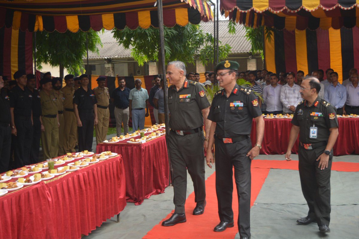 dgafms_mod's tweet photo. Lt Gen Daljit Singh, #DGAFMS, visited #AFMSD #DelhiCantt today on his farewell visit and interacted with all ranks of the #AFMS stationed in #Delhi. #DGAFMS commended everyone for their commitment and encouraged them to continue providing the excellent services they are known for.

@SpokespersonMoD