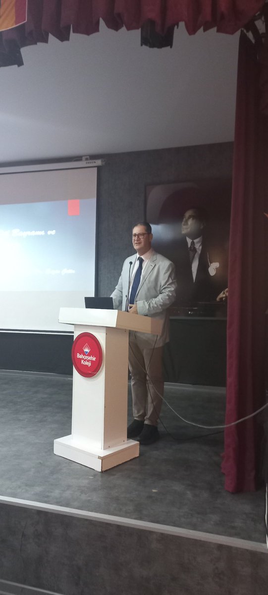 GulnazTatli's tweet photo. 92. yılını kutladığımız Dil Bayramı etkinliklerine katılan Prof. Dr. Engin Çetin'e çok teşekkür ederiz.
@bkdortyol 
@bahcesehir_k12
@tugbaaktas2015 
@Cihan_tde 
@melissimsek08 https://t.co/VpLMmnhjbk