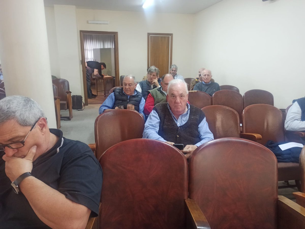 CARBAP_ARG's tweet photo. #Ahora
Se esta llevando de forma virtual y presencial en nuestra sede la reunión del Consejo Directivo del mes de SEPTIEMBRE 🤝

Participan representantes de las Sociedades Rurales de Buenos Aires y La Pampa.

#SomosCARBAP siempre trabajando por los intereses y derechos del Productor 🤝

#CARBAP #SomosCampo #ConsejoDirectivo