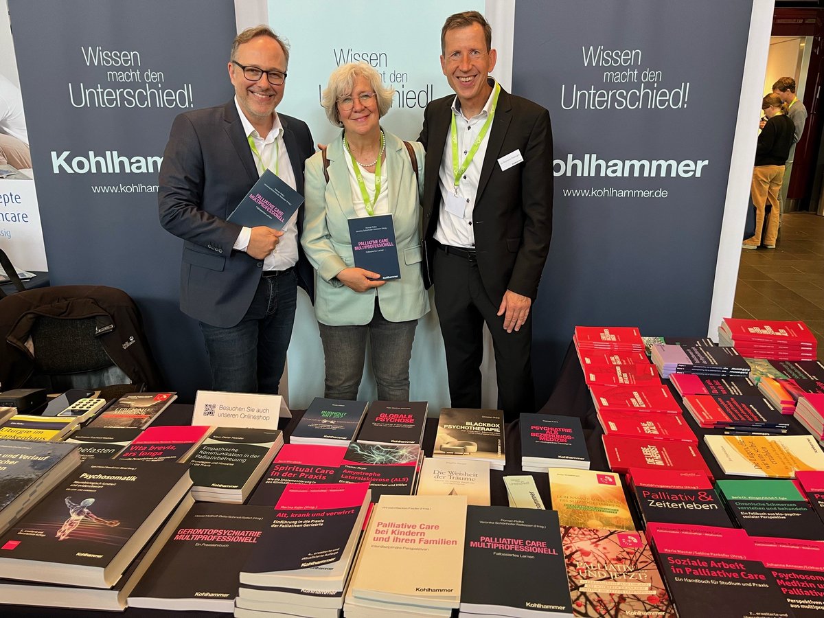 Kohlhammer's tweet photo. Bis zum 28.9. sind wir auf dem Kongress @DGP_Palliativ in Aachen und freuen uns auf Ihren Besuch.
Besonders stolz sind wir auf das neue Werk „#PalliativeCare multiprofessionell“, hrsg. von Prof. Dr. Roman Rolke und Veronika Schönhofer-Nellessen. https://t.co/78c7qSa9PR https://t.co/O91gomTVUA
