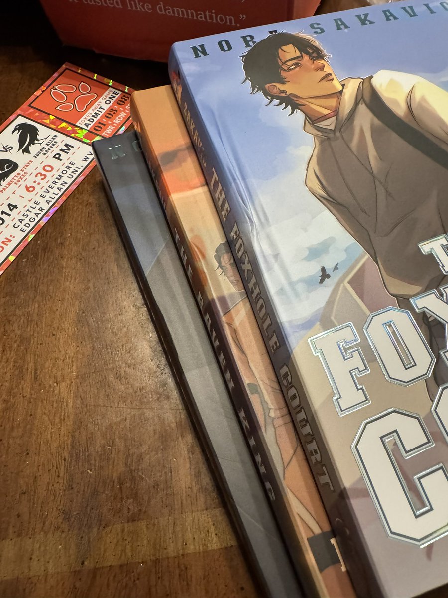 rawringpixie's tweet image. my box and books are a bit beat up 🥲 @rainbowcrate but they finally made it !