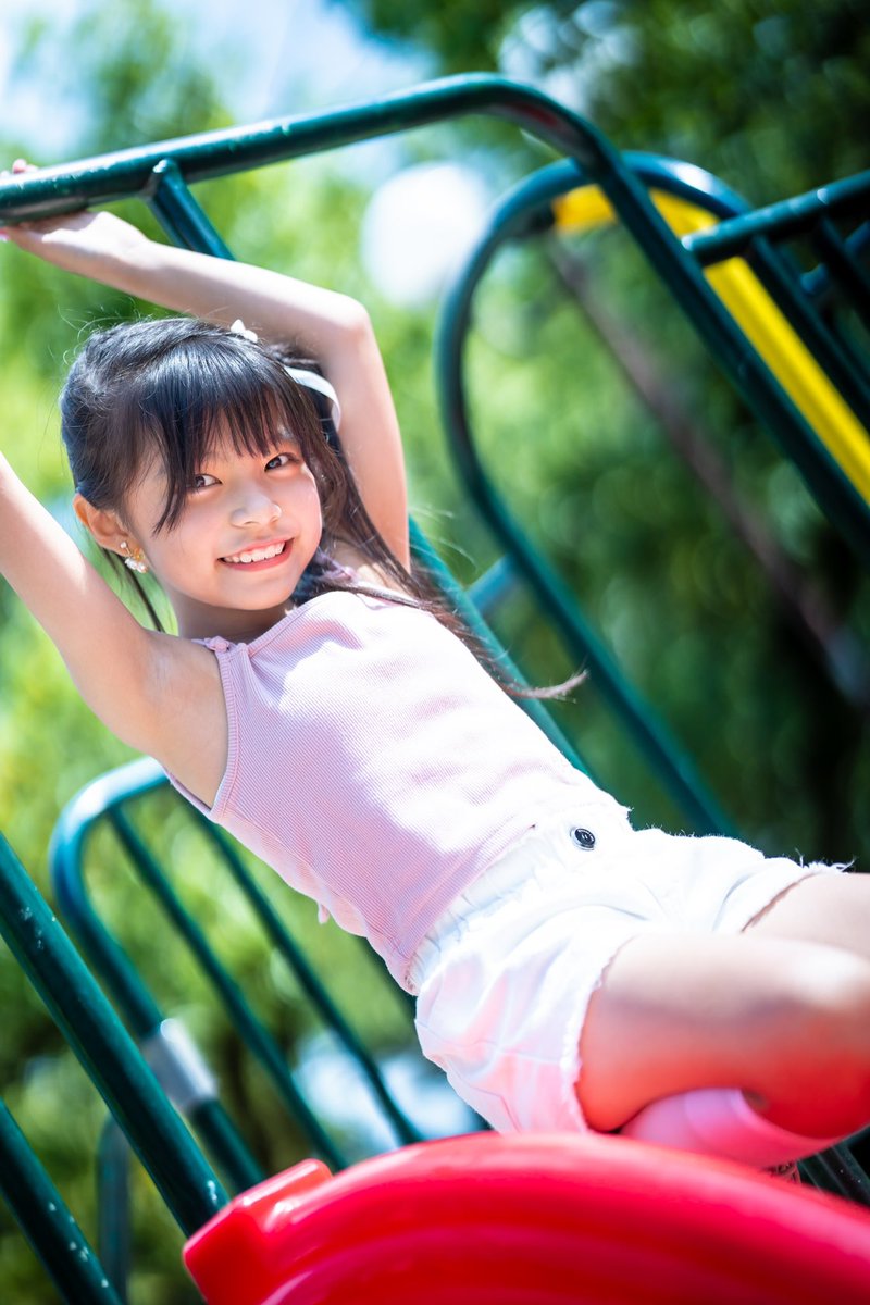 ちゃんえな（JS4）個撮。遊具とちゃんえな😊😊😊 #ちゃんえな