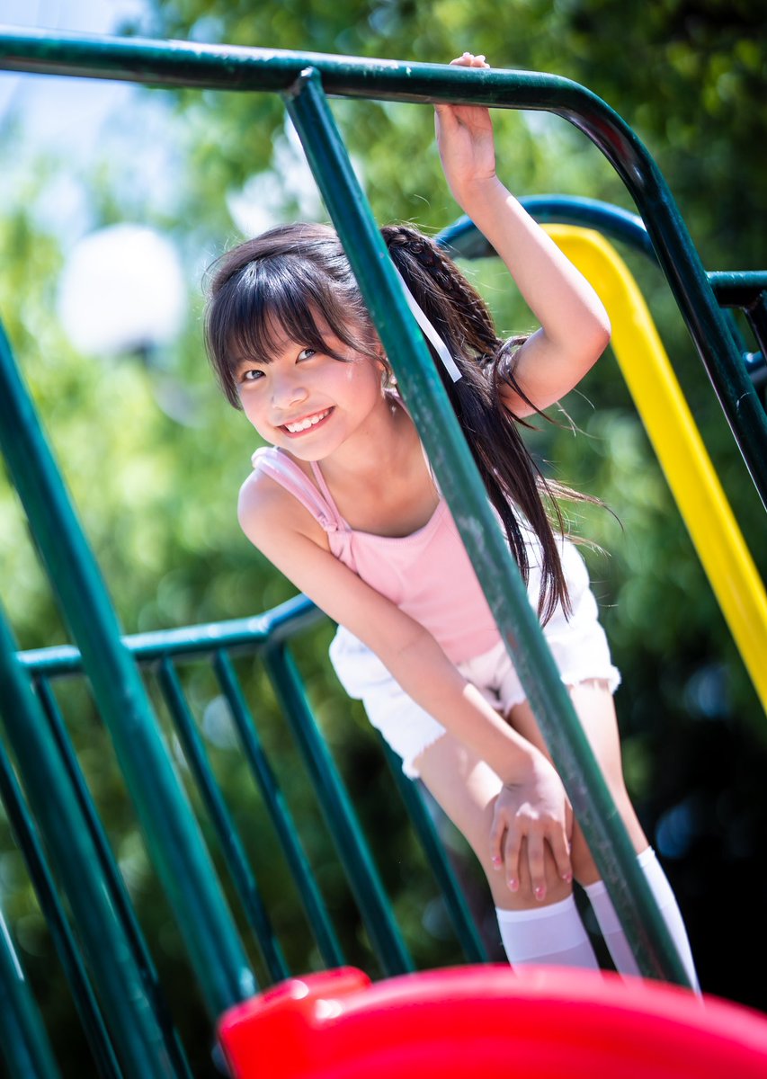 ちゃんえな（JS4）個撮。遊具とちゃんえな😊😊😊 #ちゃんえな