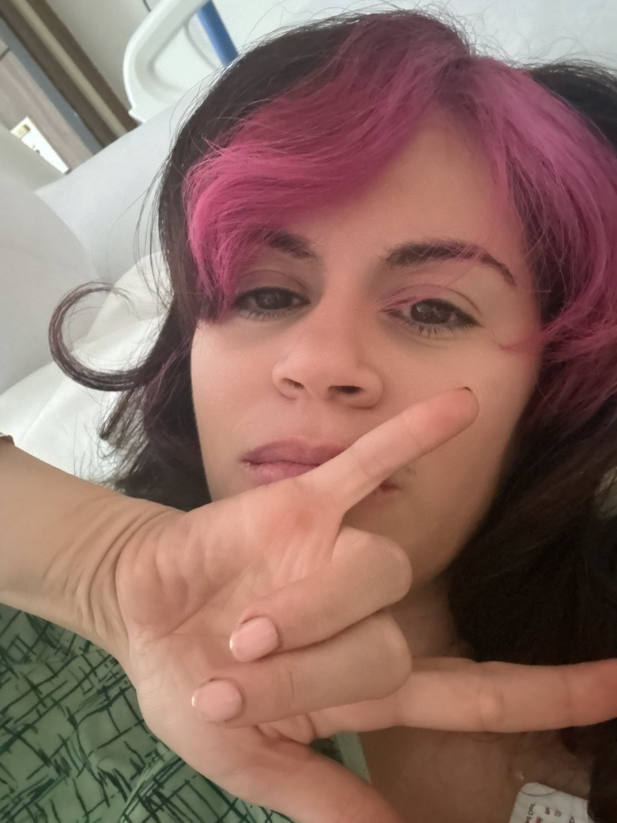 Laura Stahl tweet media