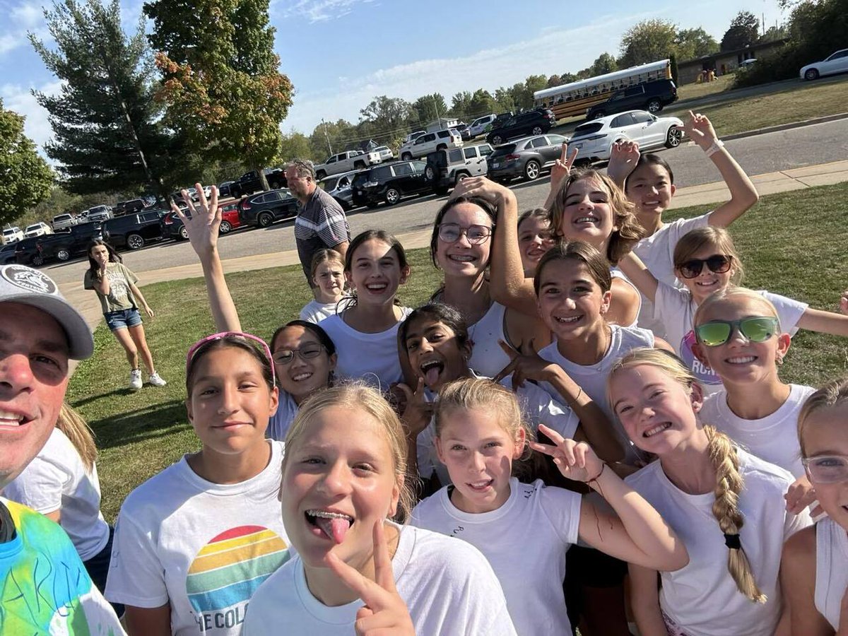 Fun times tonight for our cross country team at the Northview Color Run! #HuskyPride instagr.am/p/DArYRPNpfrt/