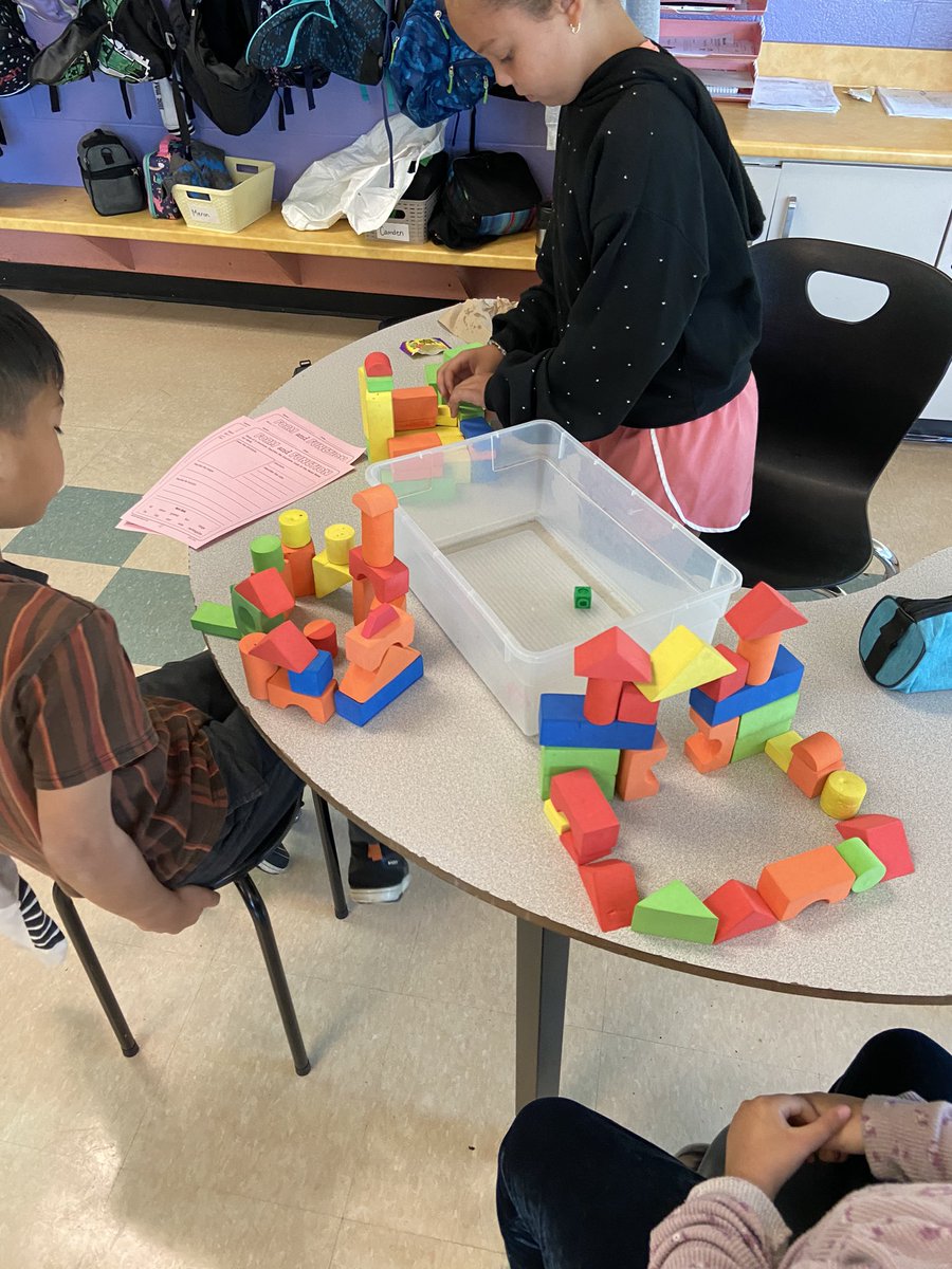 MsSTeacher1's tweet image. We have a blast designing our own structures today. After we finished our structures we described its size, shape and function! Great work, Grade 3! #ocsbStem @StElizabethOCSB