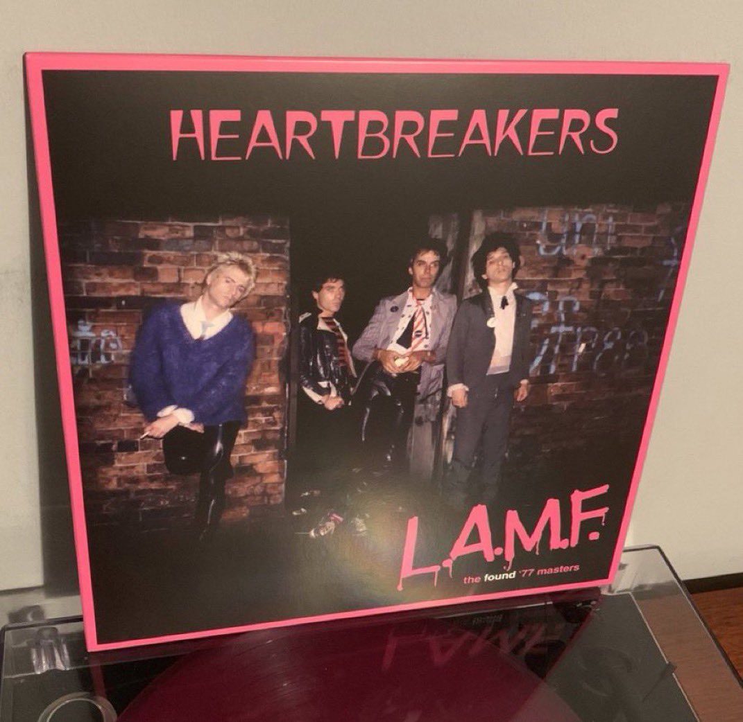 caroline_binnie's tweet photo. I’m living on a Chinese Rock, all of my best things are in hock…
Heartbreakers’ LAMF, Dee Dee’s words, released 47 years ago today.
@ScotsPostPunk @GCPunkNewWave
@st_thunders #chineserocks https://t.co/YRm3dY046Q