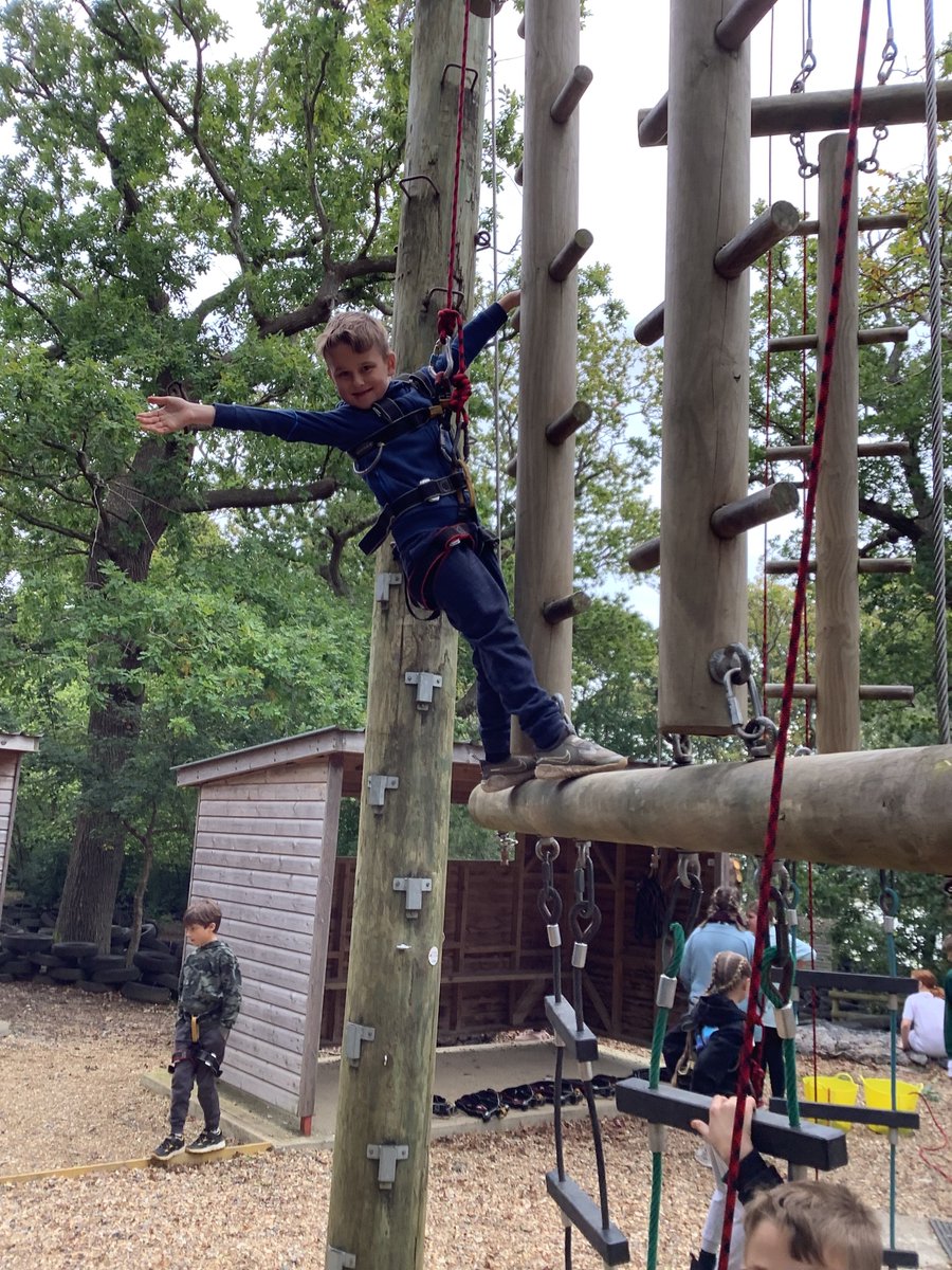 AvantiMeadows's tweet photo. Continued to challenge ourselves on the vertical challenge and rock climbing wall! Everyone did so well 😊 https://t.co/EJemYxg7Vu