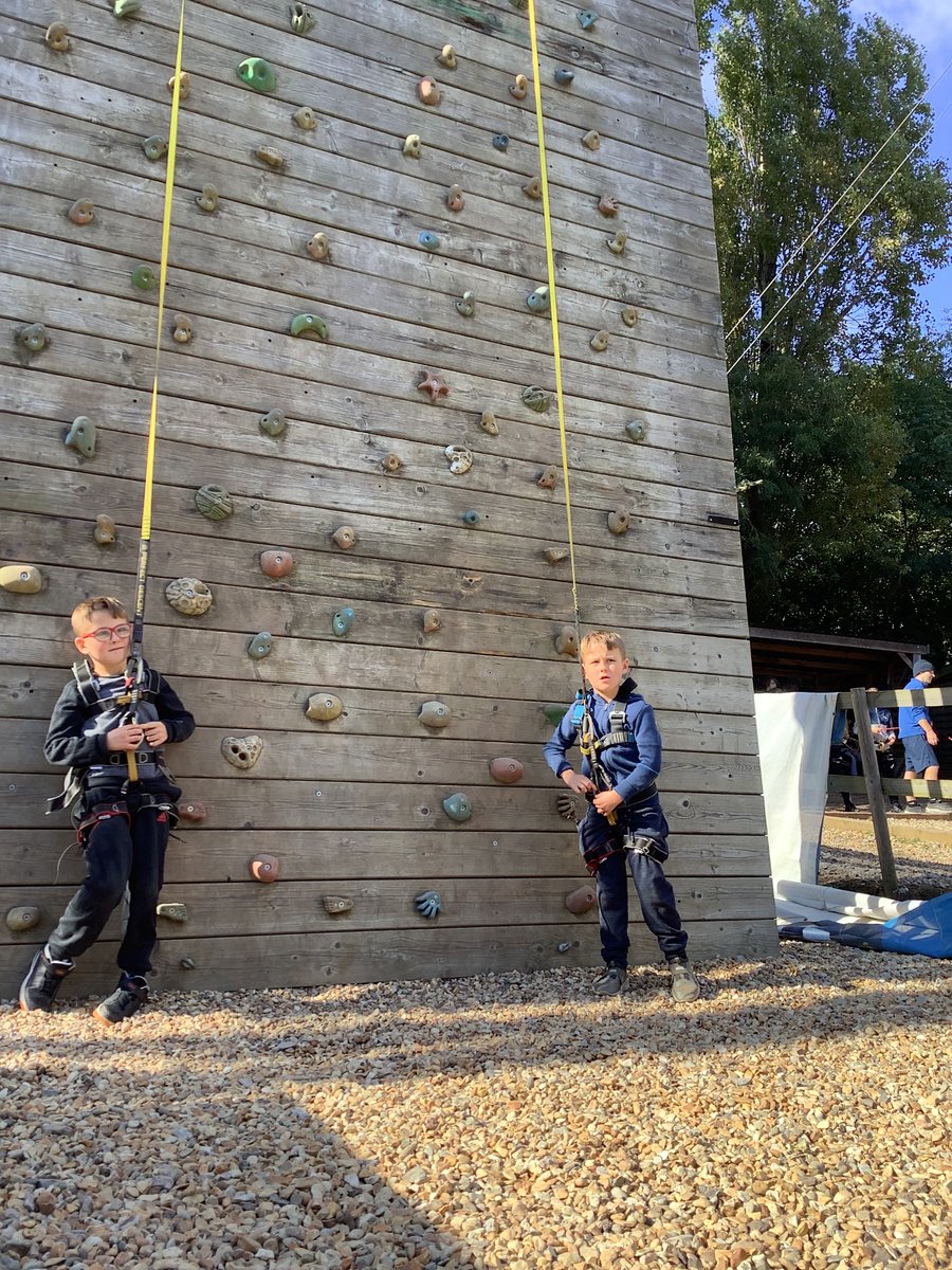 AvantiMeadows's tweet photo. Continued to challenge ourselves on the vertical challenge and rock climbing wall! Everyone did so well 😊 https://t.co/EJemYxg7Vu