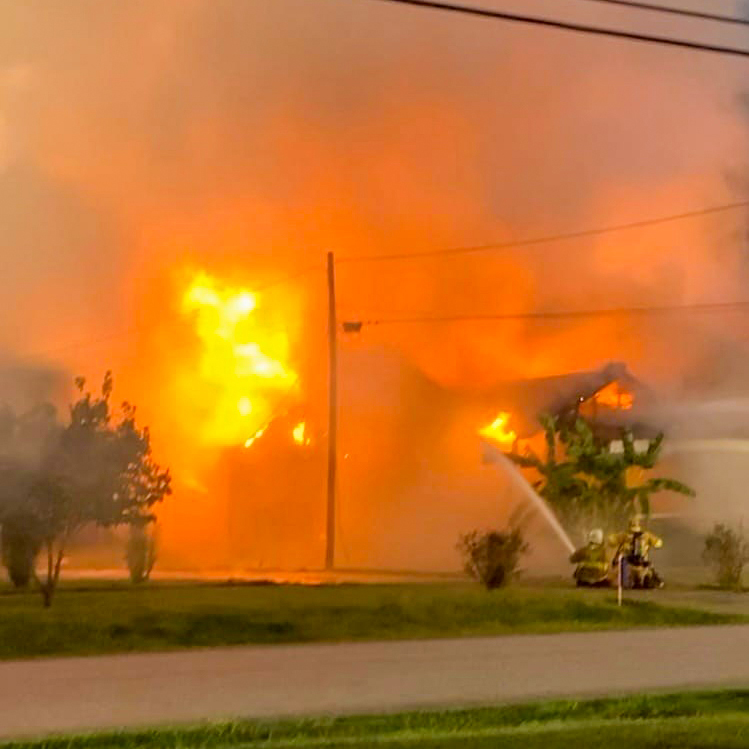 SiddonsMartin's tweet photo. Last week, Greenfield TN Fire Department worked it's first major structure fire in Sharon, TN with its new Pierce Freightliner Pumper. 🚒 Everyone got out safe including the dog 🐾 #pierceonscene #SiddonsMartinFamily #FirefightersChoosePierce https://t.co/i6Gb9L6DgK