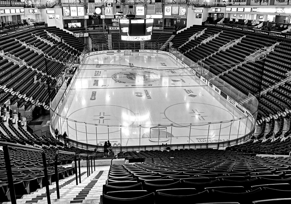 Thursday night's all right for <a href="/SpitsHockey/">Windsor Spitfires</a>