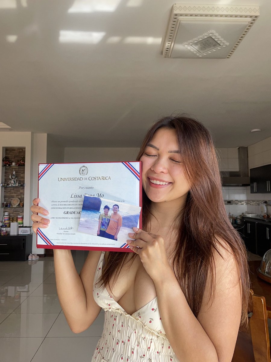 A mis papás les agradeceré una vida entera por enseñarme que del sudor y las lágrimas se construyen los sueños. Hoy me vuelvo a agarrar de sus manos a la distancia para iniciar otra vez. 

Papi y mami, vamos al Este con Flex💚
