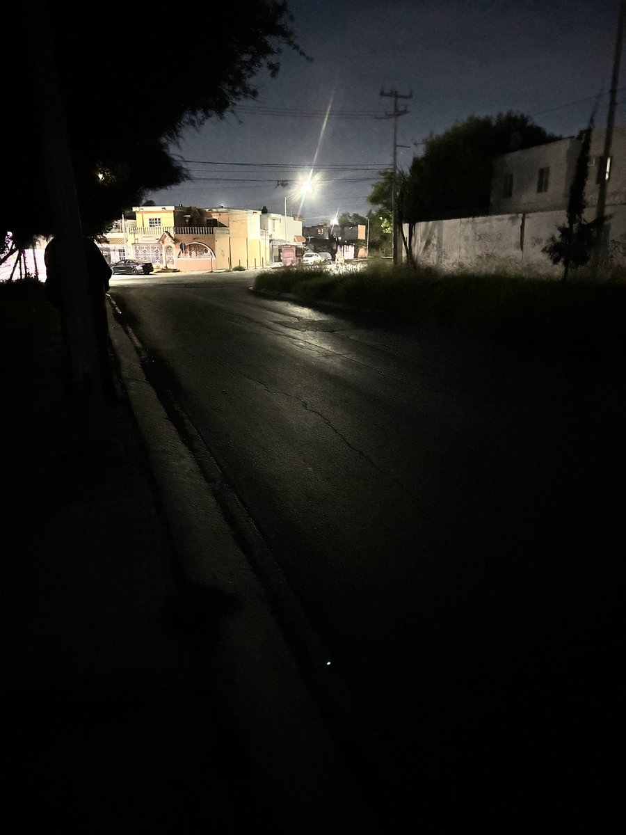karen_af_'s tweet photo. @municipiodegpe padrísimas las condiciones de los parques de dos Ríos 
Sin luz y con la hierba que no te deja ver nada 👍🏻🦟 https://t.co/qtah5MXzDz