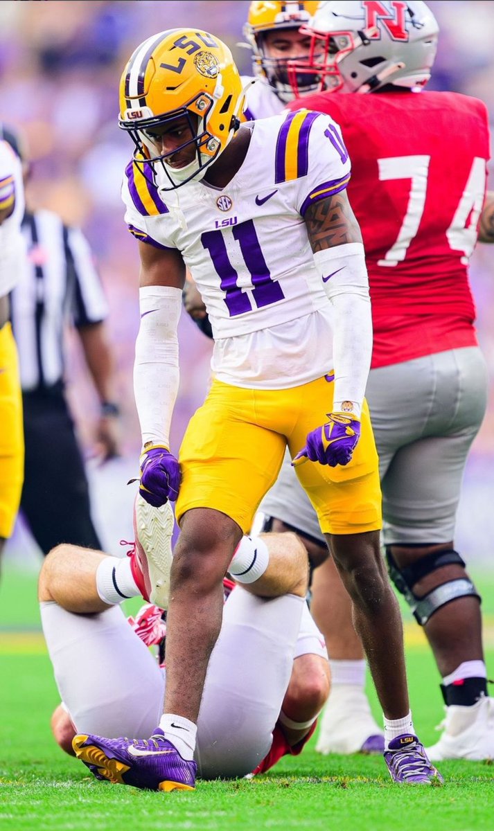 NolanWilson74's tweet photo. 🙌🏽 #AGTG!!! After a great conversation with @CoachBrianKelly I’m blessed to receive my eighth offer from @LSUfootball!!!! @CarlSt_Cyr @Austin_Thomas55 @CoachBoDavisLSU 

@LawrencHopkins @StognerCody @CoachTS73 https://t.co/Lm41ko0Uoy