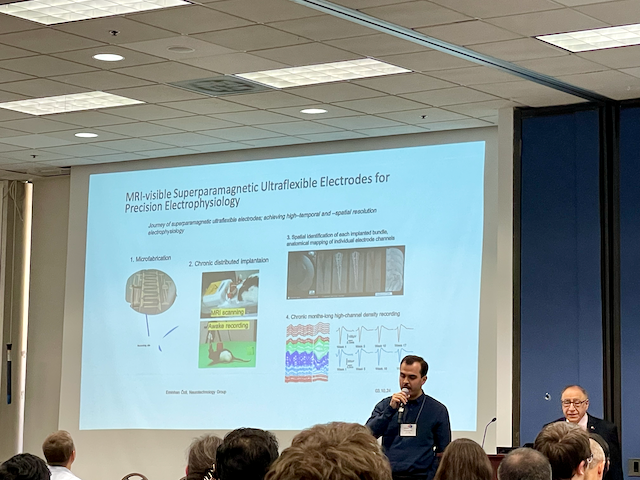 IEEEBrain's tweet photo. It's time for our Lightning Talks round for this evening's @IEEEBrain Discovery & #Neurotechnology Workshop poster session, starting with an introduction from #IEEEBrain Chair, @makay58. Each presenter gets one minute to give us a quick download on their poster....and GO! #brain https://t.co/YoZEZvttDa