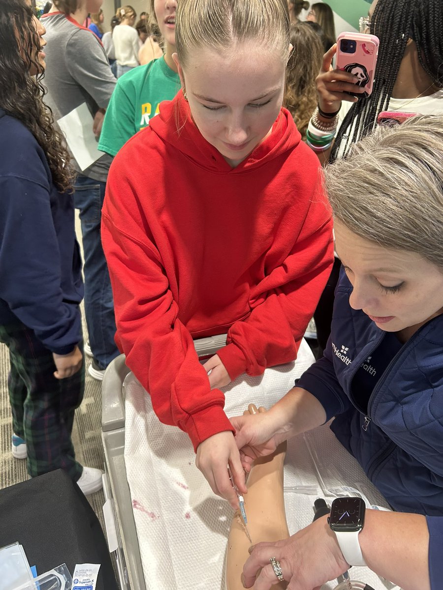 BrittSherer's tweet image. All 5 @theSMSD Middle Schools had some #realworldlearning experiences today at @AdventHealthKC These hands on experiences are crucial (and fun!) in exploring all career pathways! @HockerGroveMS @IHKnights @IWMSWolves @CounselingTMS @LauraHarsch1