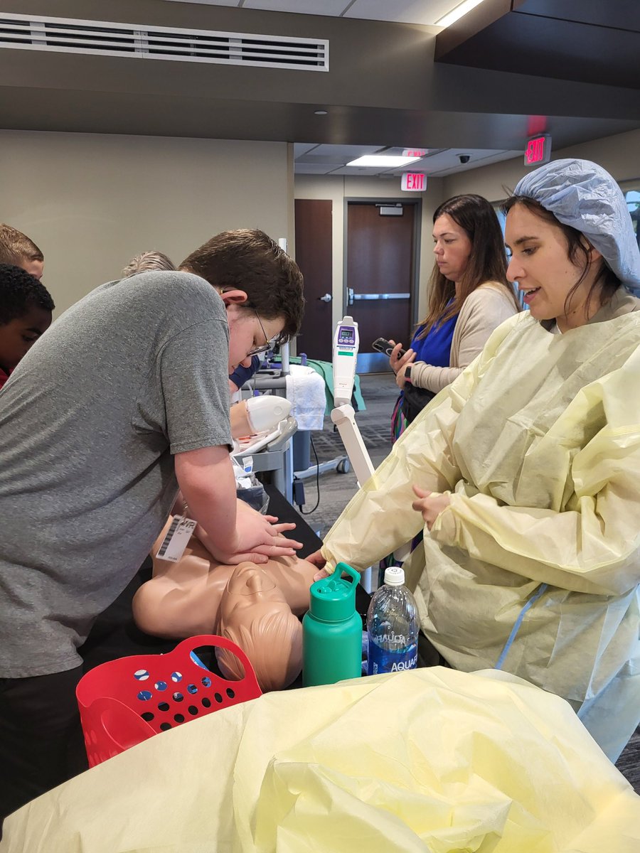 BrittSherer's tweet image. All 5 @theSMSD Middle Schools had some #realworldlearning experiences today at @AdventHealthKC These hands on experiences are crucial (and fun!) in exploring all career pathways! @HockerGroveMS @IHKnights @IWMSWolves @CounselingTMS @LauraHarsch1