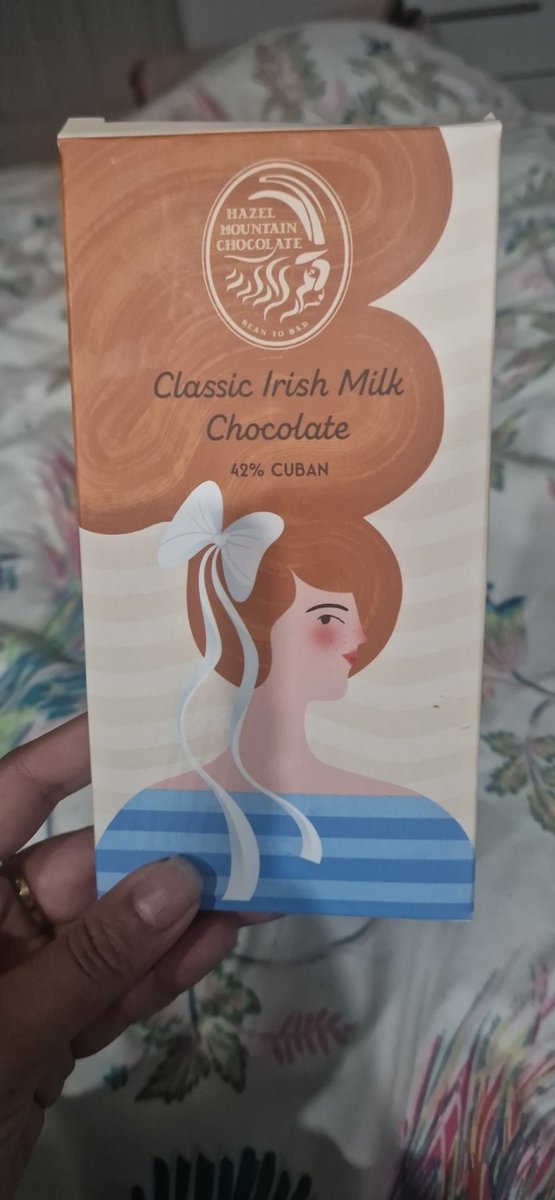 Sjaami's tweet photo. Been trying to savour this bar of chocolate I bought from a little chocolate factory in Ireland because it was expensive af but it's too good 😩 https://t.co/gV50YZbj5i