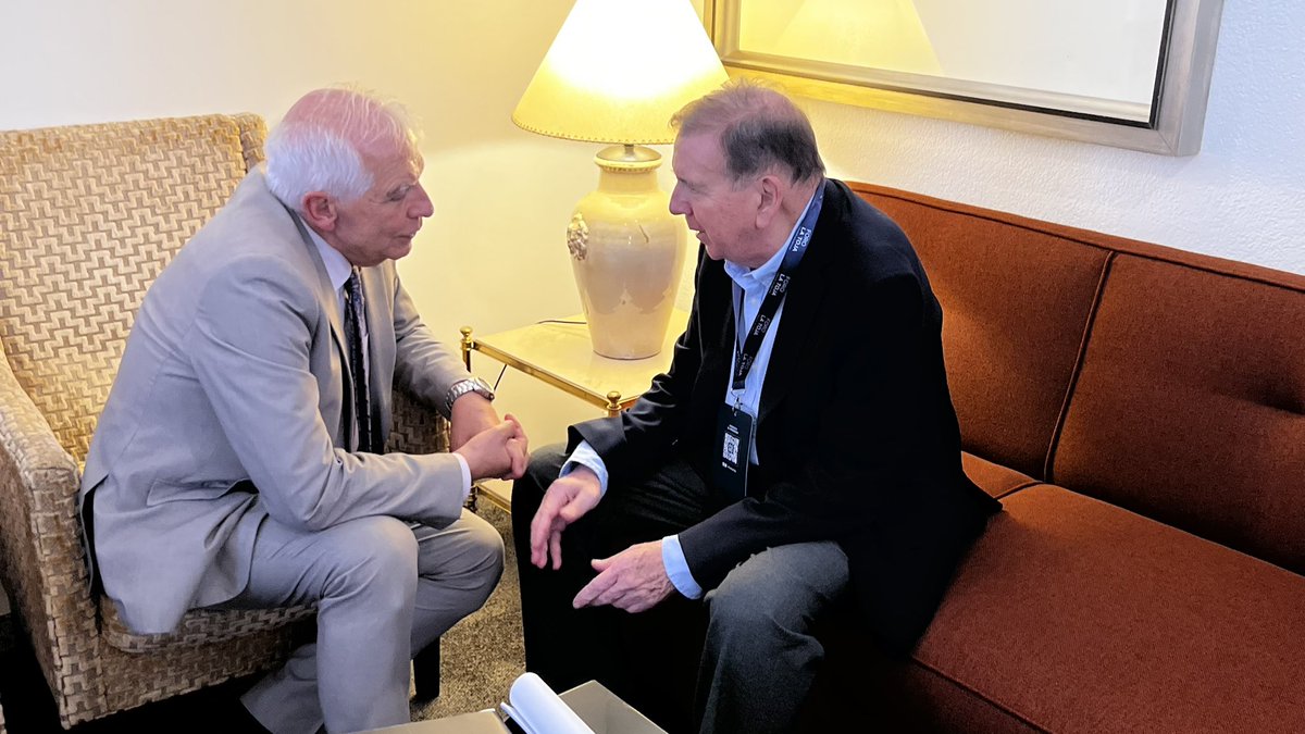 EdmundoGU's tweet photo. Hoy en el marco del @ForoLaToja me reuní con el Alto Comisionado de Asuntos Exteriores de la UE @JosepBorrellF. Hemos tenido una conversación muy productiva. 
Hablamos del respeto y reconocimiento internacional al @CarterCenter , el impacto de la intervención de @JennieLincoln ayer en la OEA y de los siguientes pasos en la construcción de la democracia en Venezuela. #UE #Venezuela