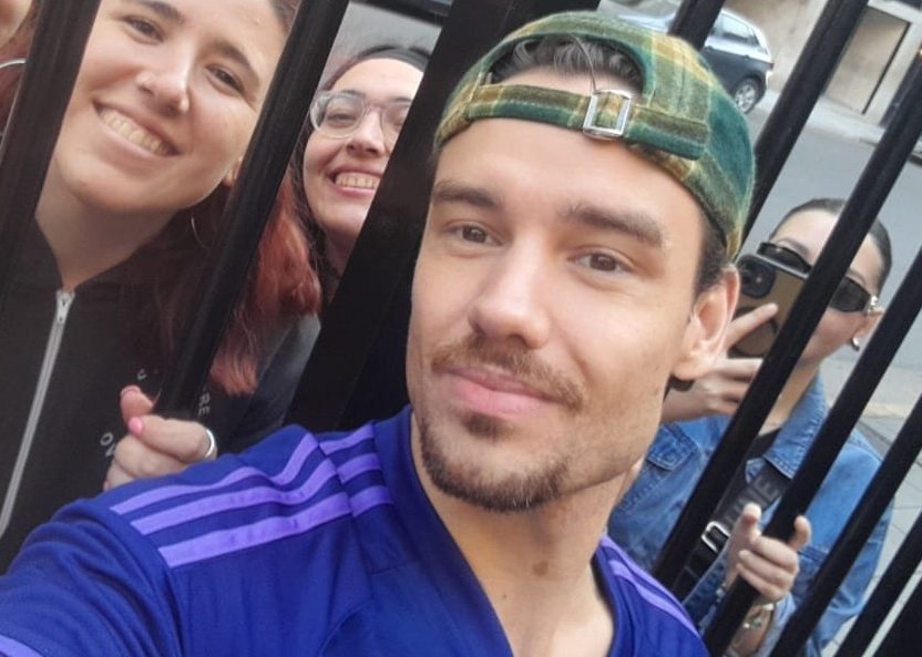 ArgentinaLiamP's tweet photo. No saben lo feliz que estamos, todo lo que renegamos con la página de afa por la camiseta, buscando por tiendas o otras páginas, el talle, el color, poniendo un poquito cada una para regalársela y que hoy al fin la tenga puesto DIOOS LLORANDO ESTAMOS 🇦🇷😭 https://t.co/YJq5Bw7P9c