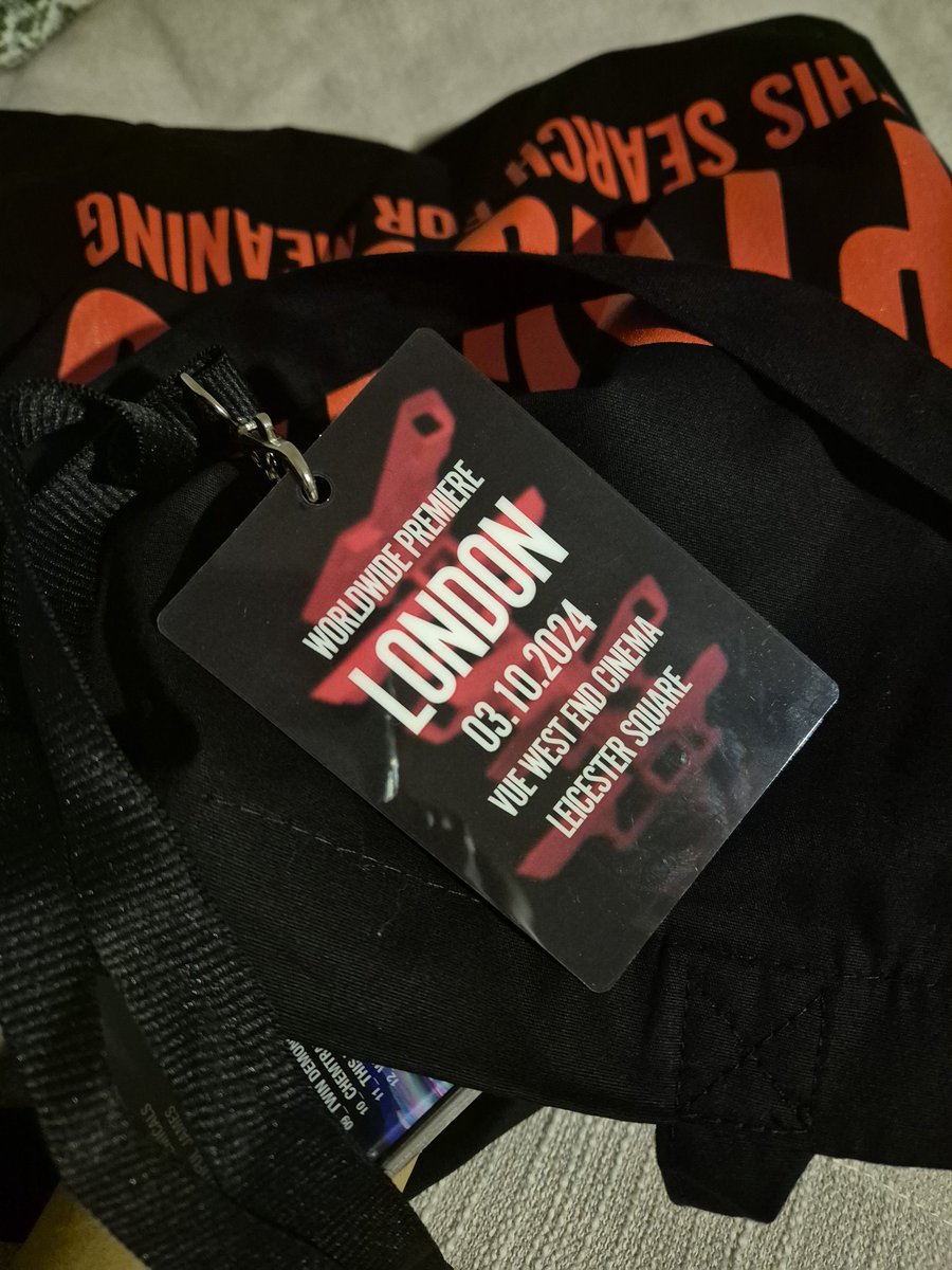 Home, from a chilled out evening watching #thissearchformeaning by <a href="/PLACEBOWORLD/">PLACEBO</a> . On a surfboard is a sure way to find it...