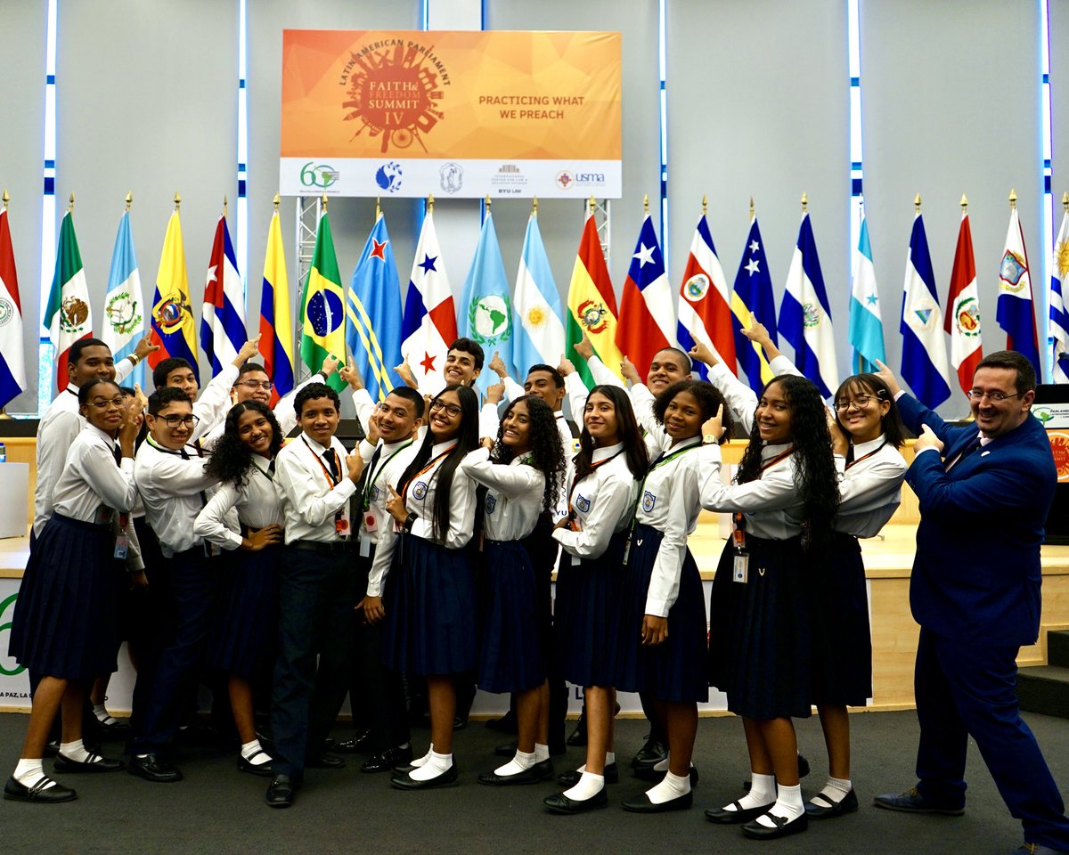 Gracias a <a href="/MeducaPma/">Ministerio de Educación de Panamá</a> por facilitar que estudiantes aprendan en el #faithandfreedomsummit en #Panamá