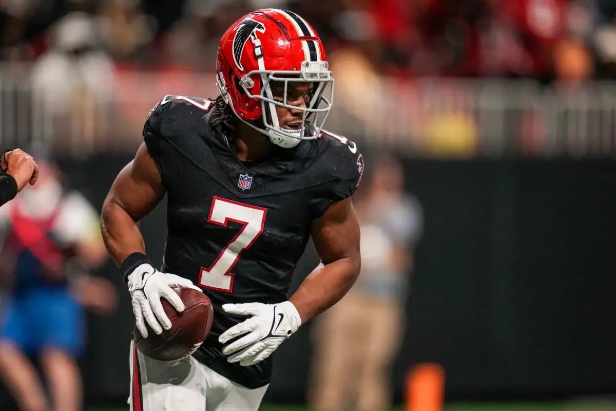 PocketWatcherzz's tweet photo. 🚨NFL Props Of The Day🏈
(10/4/24)🔥
#ThursdayNightFootball
Here are the props that I’m riding with tonight for Bucs v Falcons!!
Baker Mayfield “O” 1.5 passing TD (+105)
Bijan Robinson ATTD (-130)
Drake London “O” 62.5 rec yards (-115)
Mike Evans “O” 59.5 rec yards (-115)
Also sprinkled in a few additional TD bets…
Chris Godwin TD (+150)
Darnell Mooney TD (+255)
Let’s have a night!!! #NFL #TNFonPrime #GoBucs #DirtyBirds #GamblingX #PrimeFootball #BetMGM #DraftKings