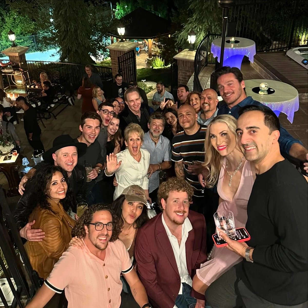 florence_yabfan's tweet photo. So many talented people in this photo!! I hope Yas and Jordan do FanX next year too 🤩
📸: Robyn Lively
#yasminealbustami #jordanross #fanx #thechosentvseries #ncishawaii https://t.co/O0mVOO0QsY