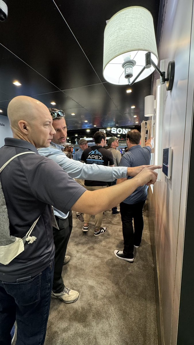 CEDIAExpo_CIX's tweet image. Happy #TechiesDay to all the brilliant minds pushing the boundaries of #smarthome and #ProAV technology! 💡

Your innovation is what drives the future of this industry, and we’re excited to continue showcasing your incredible work from #CEDIAExpo. 

#AVtweeps
📸: Emerald