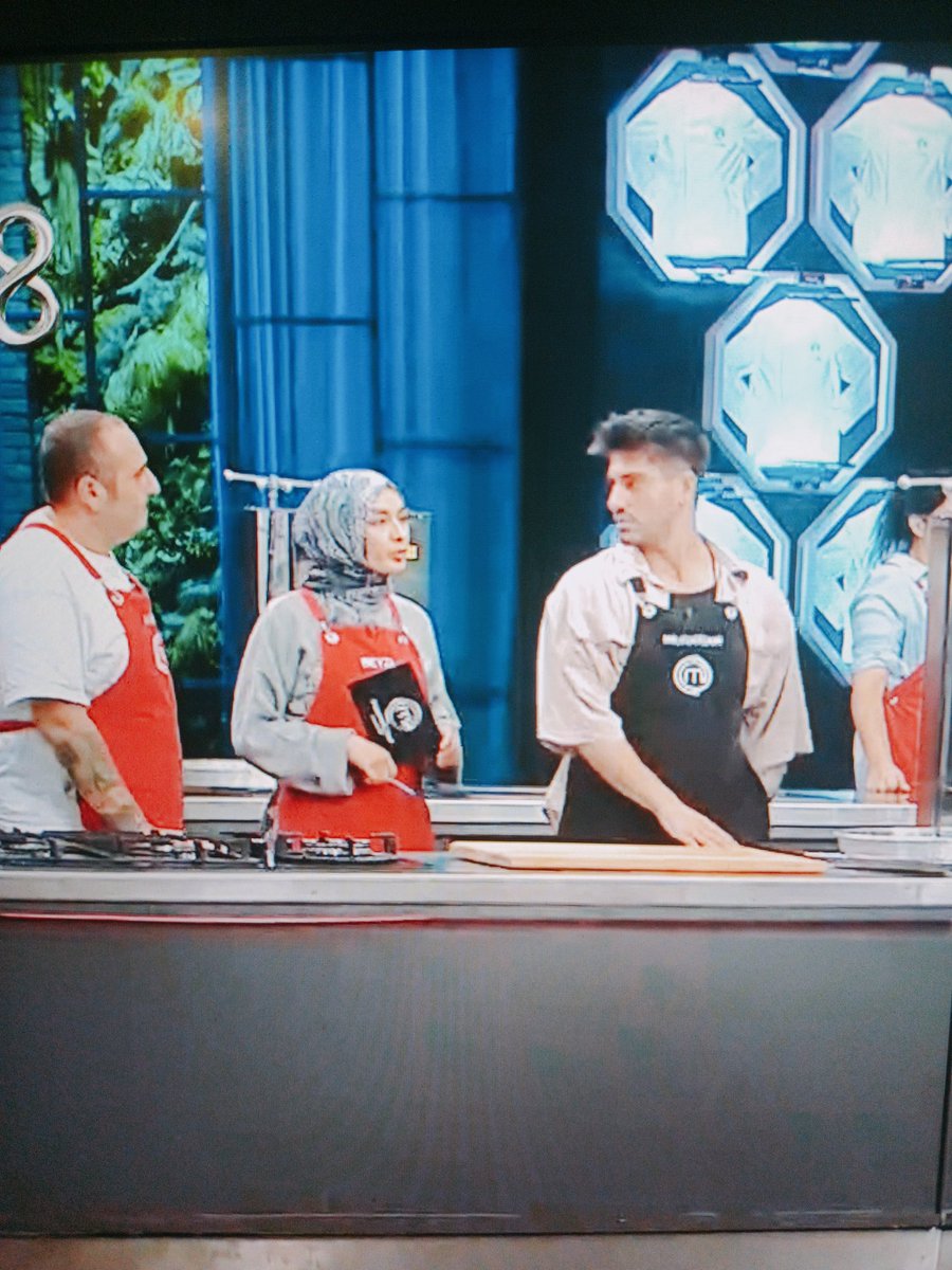 mr43173655's tweet photo. Oyyy ne tatlılar yan yana yaa 😍😍😍 #beymur #murbey #kesfet #kesfetteyiz #masterchefTuerkiye #muratcansural #BeyzaHuriAydın @TvMasterchef https://t.co/K2e4dIF5Ph