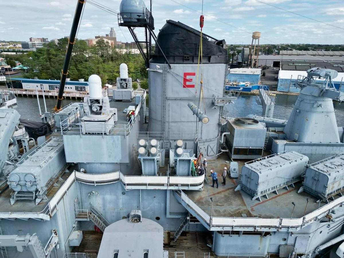 RMNavy's tweet photo. The battleship New Jersey has a red battle E. Has your chapter been earning command excellence program awards? https://t.co/OSQlfkR7p8