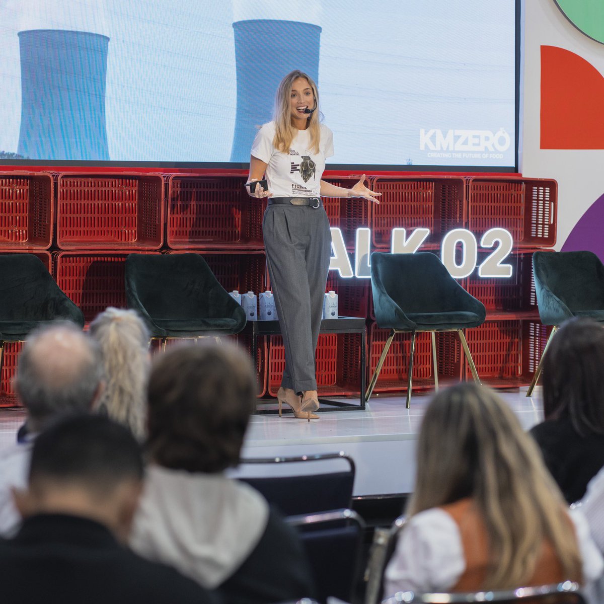 kmzerohub's tweet photo. Nuestra directora Beatriz Jacoste compartió con nosotros el resultado de la jornada de reflexión en junio pasado con las mentes más brillantes ✨ del sector, nuestro #ThinkTank derivo en “Las 10 claves del futuro de la alimentación”. #ftalks24LATAM https://t.co/UzQjxrOK5h