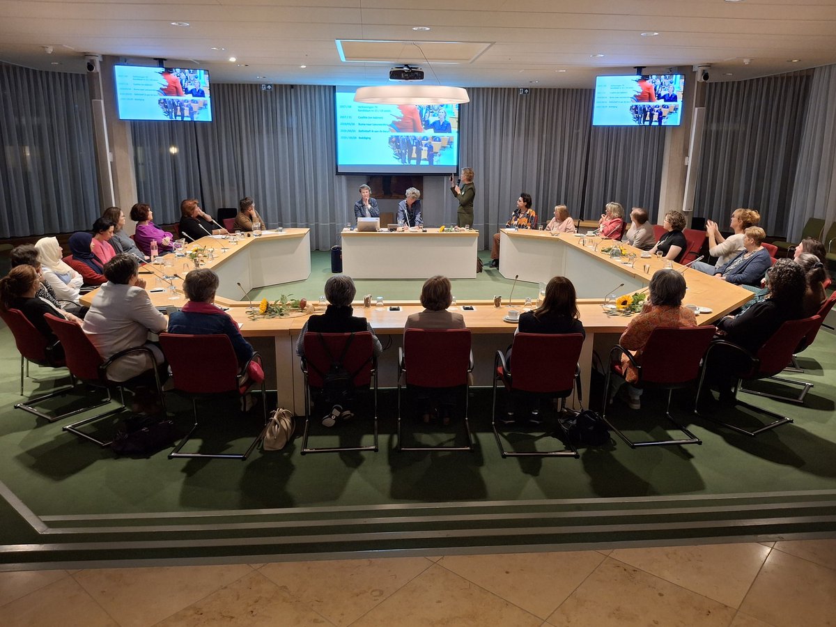 Politieke Vrouwenavond in @Oldebroek. 
Wát een belangstelling!