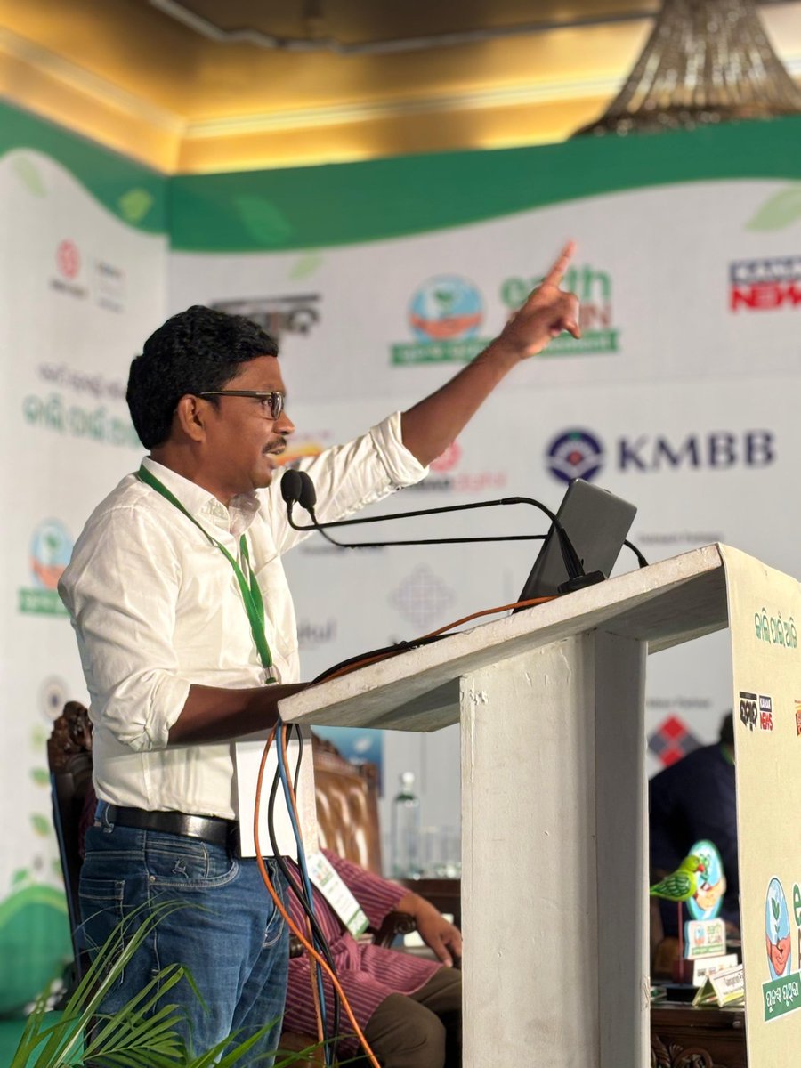 EarthAgain_IN's tweet image. At the "Tribal Practices and Forest Conservation" session, speakers Mrs. Swapna Sarangi, Mr. Gladson Dungdung, and Mr. Gangaram Parika, emphasized the deep connection between tribal communities, indigenous knowledge and forests. 

@sambad_odisha #EarthAgainConference
