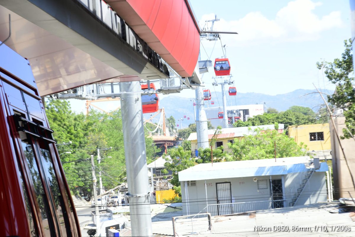 Acompañamos al ministro de la Presidencia, José Ignacio Paliza, funcionarios y empresarios a un recorrido de inspección del desarrollo del Teleférico y el Monorriel de Santiago.