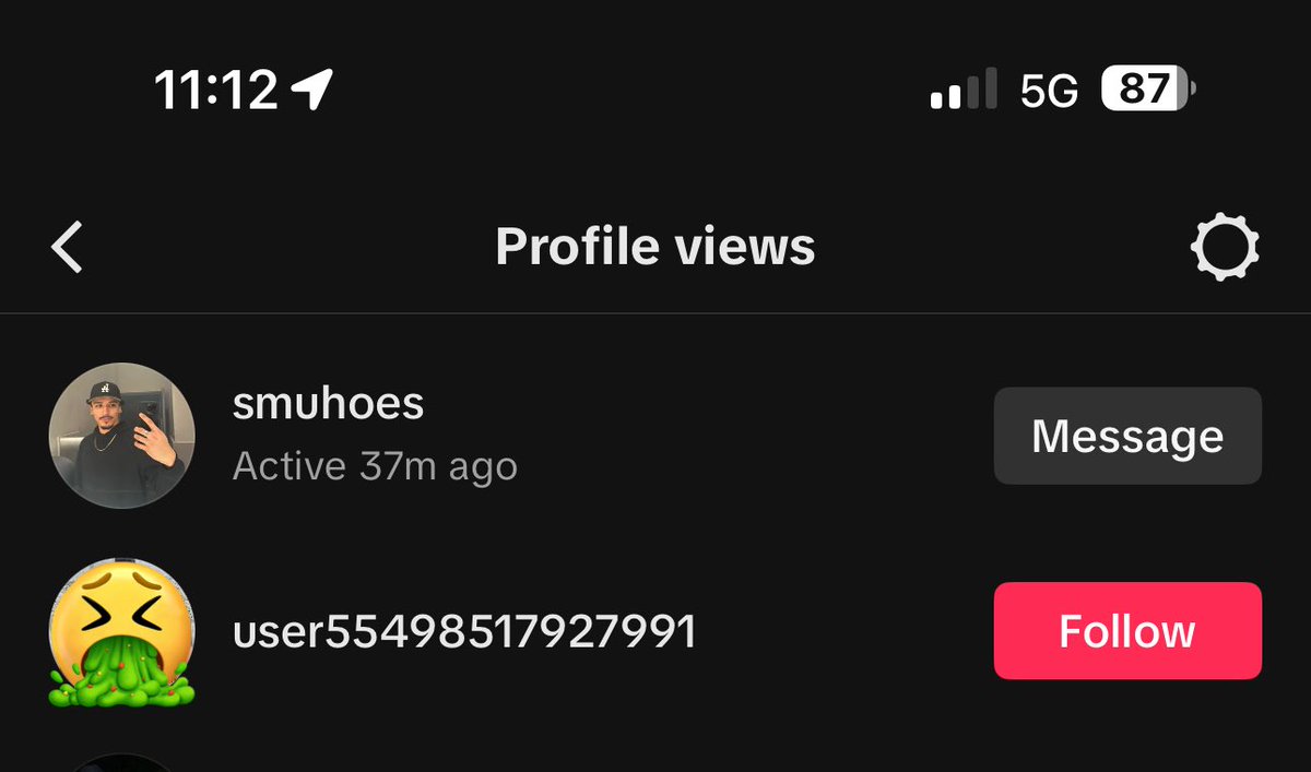 thekingluis17's tweet photo. A year ago since I left my old job and this Edna looking ass bitch is still on my shit like what ? I did her a favor by covering that pfp best believe I blocked it’s giving fan behavior yes I’m doing way better if that’s what you were looking for 😘 https://t.co/nu1BesEdXs